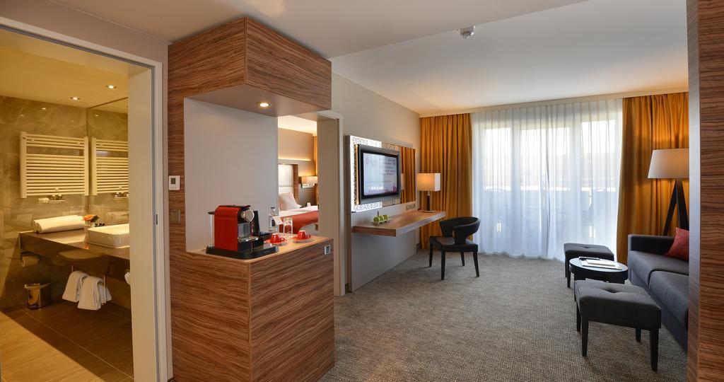 Best Western Plus Delta Park Hotel MHG Extérieur photo